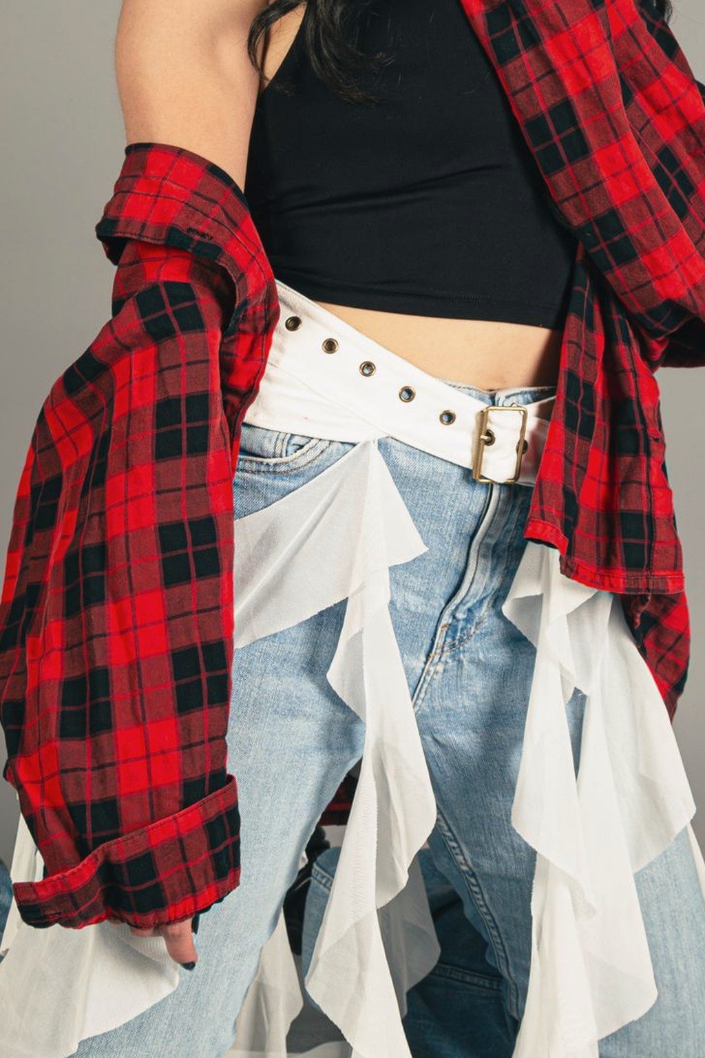 Woman wearing the Lonestar bone leather western belt with silver eyelets